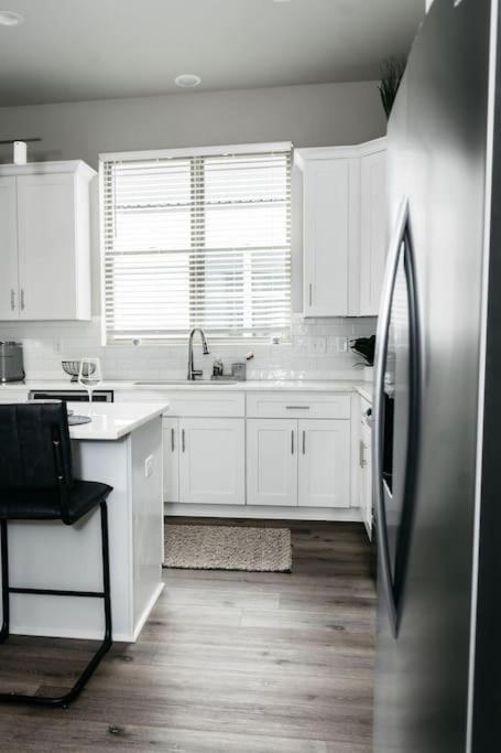 New Luxury Townhome Youngsville 外观 照片
